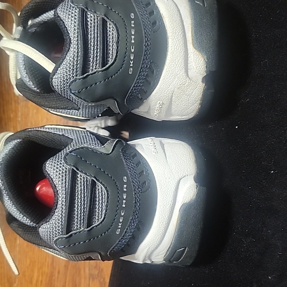 Skechers® Size 9 Wide Fit Air cooled memory foam Mens sports Training sneakers - Picture 5 of 6